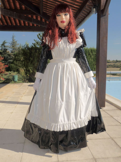 taniasissy:A beautiful autumn day. Perfect for a maid encased...