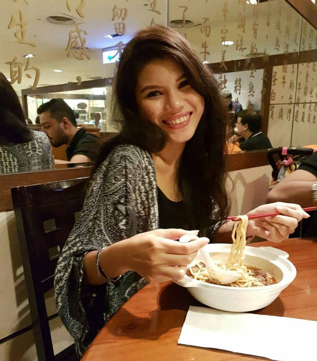 Ini dia gadis yang sedang rancak dishare gambarnya dalam Tumblr. Pramugari MH / model sambilan yang terbongkar gambarnya… Jangan kata abang tak payung. Kalau nak IG dia, tanya baik baik, mungkin abang bagi tau. REBLOG sampai lebam, jangan kasi...