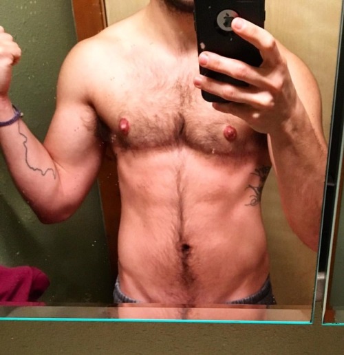 kissyouineyegulps:Baby abs n biceps #ftm #ftmfitness...