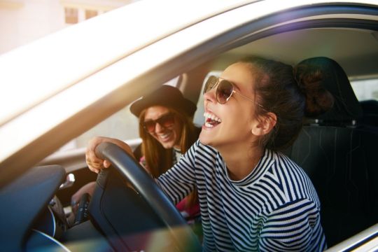 Consultamos algumas das principais marcas do mercado brasileiro para saber quais modelos são mais escolhidos como carro para mulher.