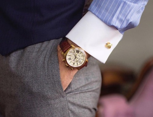 tirantes preppy earnshawmoment luxury timepiece braces bespoke luxurytimepiece luxurywatches classiclook watch suspenders menstyle stripedshirt dappered menswear earnshaw tie classictie mtm dapperlook rayas suit stripedtie suitandtie sartorial britishstyle suitandtiefixation preppystyle stripes