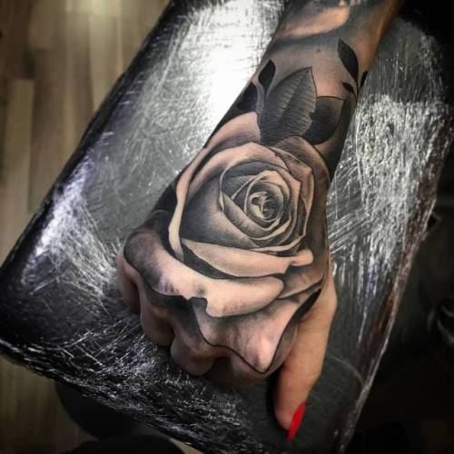By Ezequiel Samuraii, done at Ink Seas Tattoo, Barcelona.... flower;black and grey;big;rose;facebook;ezequielsamuraii;nature;twitter