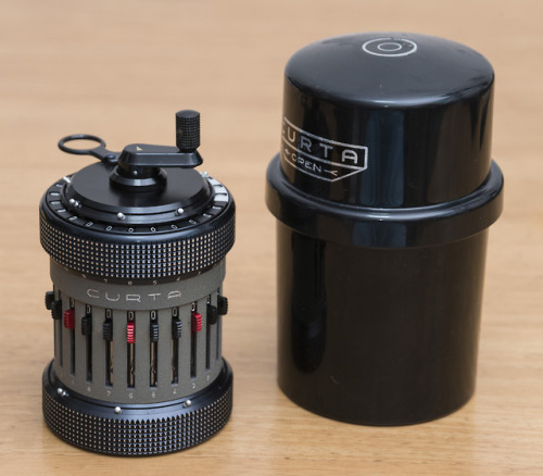 rocketumbl:Curta calculatorクルタ計算機