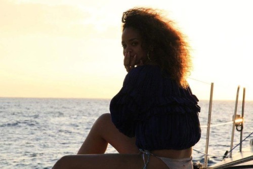 rihanna-infinity:Hawaii Vaca, 2012