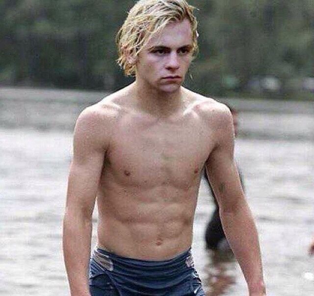 Ross Lynch Shirtless Pix Photo 1267