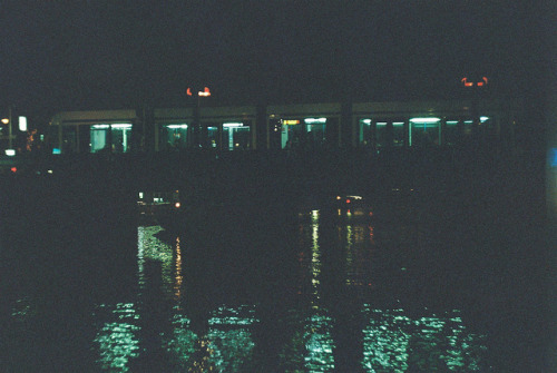 vepora:Tram Lights by BacK-tO-tHE-FutUre on Flickr.