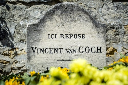 sixpenceee:Vincent van Gogh’s grave located in Auvers-sur-Oise....