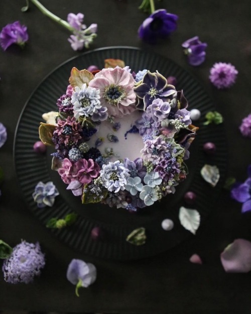 sosuperawesome:Floral Cake Art by Soo Cake on InstagramFollow...