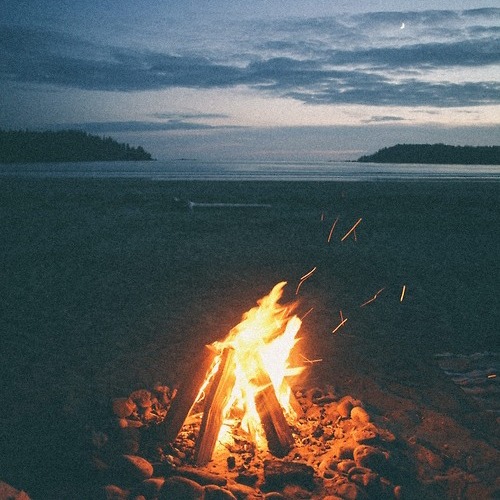 fadeplaylists:relaxing campfire music // a playlist“a firey,...