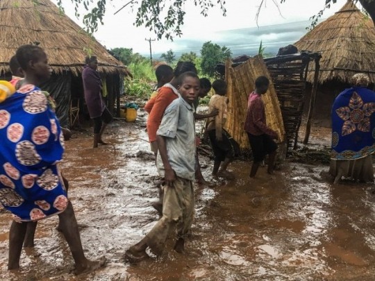 islamicrays:  Cyclone Idai in Mozambique, Zimbabwe, and Malawi | LaunchGood There are devastatingly over 600 confirmed dead in Mozambique and neighboring Zimbabwe and Malawi due to cyclone Idai. So many more are feared dead. There are predictions of major