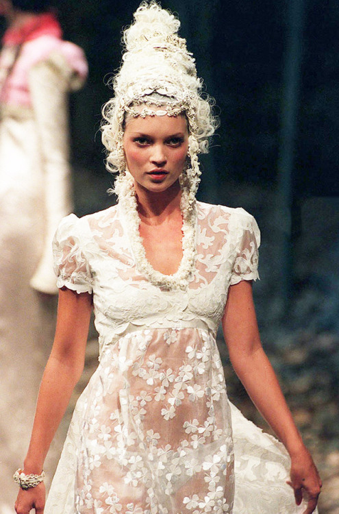 mabellonghetti:Kate Moss at Givenchy Couture, Fall 1996