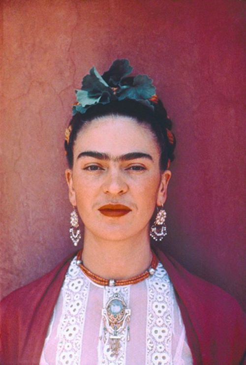 vintageeveryday:16 gorgeous color photographs of Frida Kahlo...