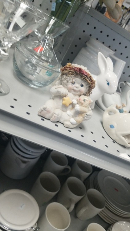 shiftythrifting:1. Just some faceless kids, nothing to see...