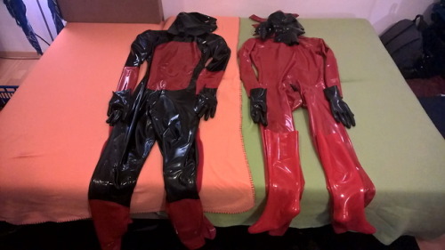 rubberslickman:Fucking rubber party part 1 with...