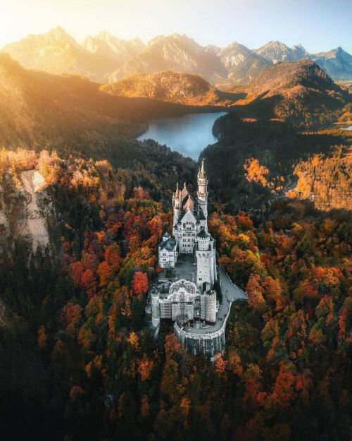 visitheworld:Neuschwanstein / Germany (by Emmet Sparling).