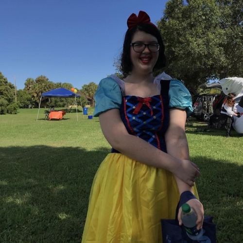 <p>Partying with Snow White. #granddaughter #familyphotos (at Mills Pond Park)<br/>
<a href="https://www.instagram.com/p/BpKqX60FBQG/?utm_source=ig_tumblr_share&igshid=12d263kx2do2i" target="_blank">https://www.instagram.com/p/BpKqX60FBQG/?utm_source=ig_tumblr_share&igshid=12d263kx2do2i</a></p>