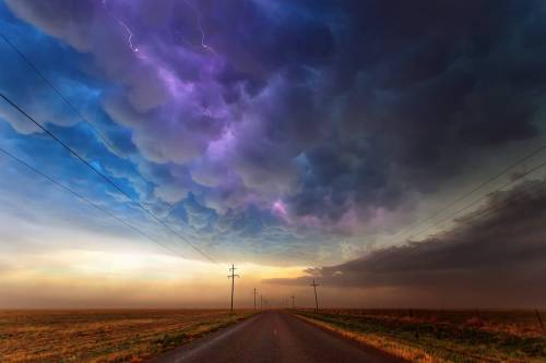 sixpenceee:A beautiful storm in Texas. (Source)