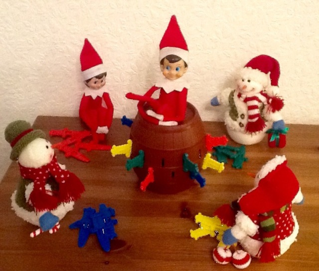 Elf on the Shelf Ideas: Photo