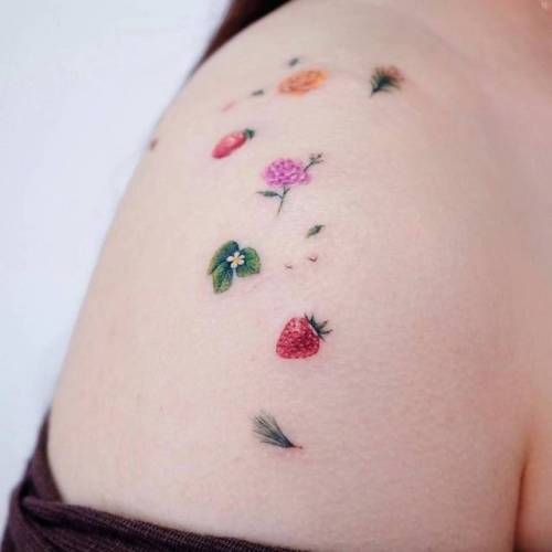 By Siyeon, done at Studio by Sol, Seoul. http://ttoo.co/p/155058 flower;small;vegan;siyeon;tiny;food;ifttt;little;nature;shoulder;fruit;medium size;other;illustrative