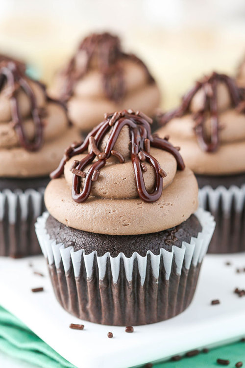 pinterestfoodie1992:BAILEYS CHOCOLATE CUPCAKES