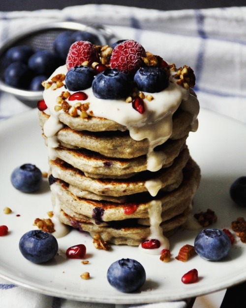 elephantsarevegan:Blueberry vanilla pancakes topped with...