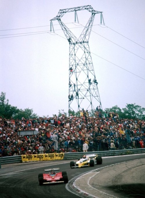 Gilles Villeneuve (Ferrari 312T4) swiftly passes René Arnoux...