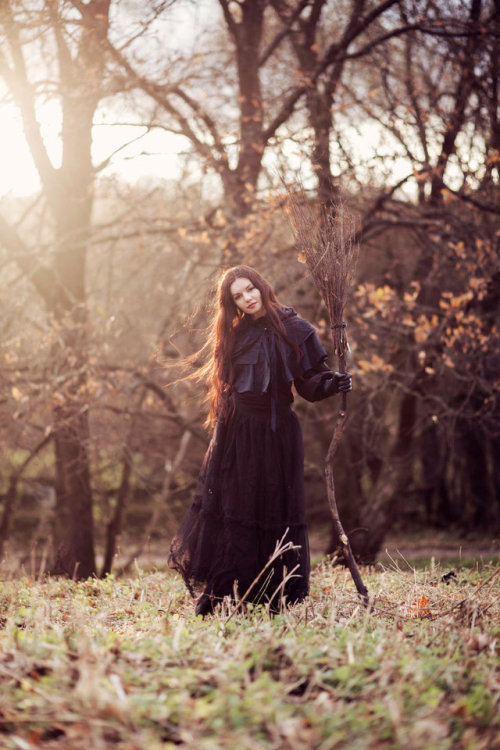 witchyautumns:october witch by Snowfall-lullaby