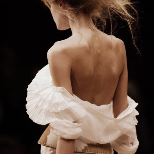 shesartwithaheart:angel thinspo ✧･ﾟ: *✧･ﾟ:*