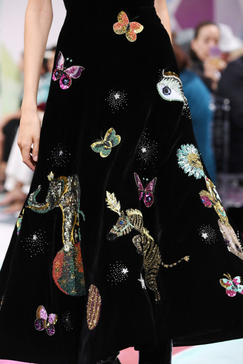 lsyorg:Details @ Schiaparelli Fall 2016 Couture