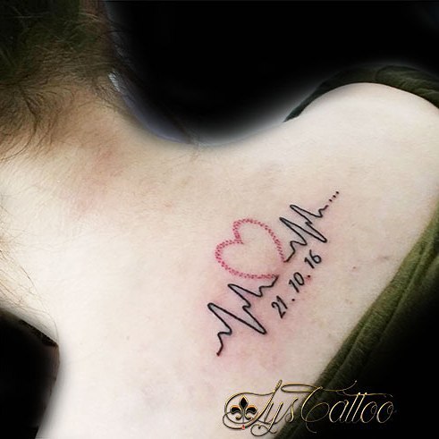 Lys Tattoo Tatouage Haut Du Dos Femme Battement De Coeur