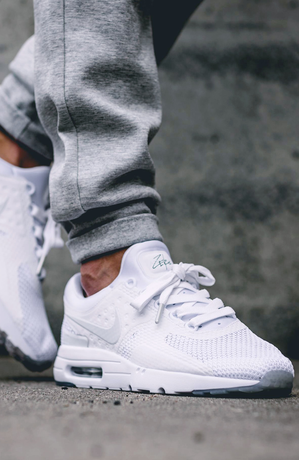 white nike air max zero mens