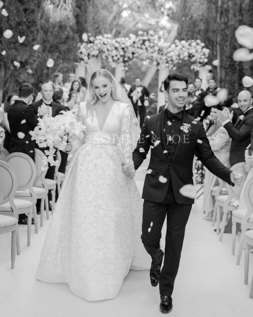 Joe Jonas And Sophie Turner held a second ceremony in a...