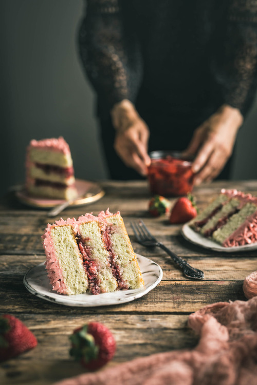 sweetoothgirl:Roasted Strawberry Layer Cake with Mint