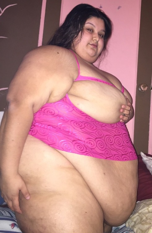 fatgurlyesi:Reblog if you like fatgirlsWow!