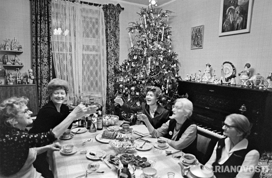 New Year get together somewhere in Moscow (1964)