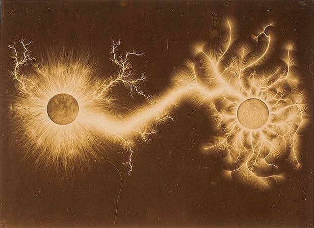 rulingthumb:
“ By Etienne Leopold Trouvelot
Electric discharges to the surface and edge of a coin obtained with a Ruhmkorff coil or Wimshurst machine
ca. 1888
”