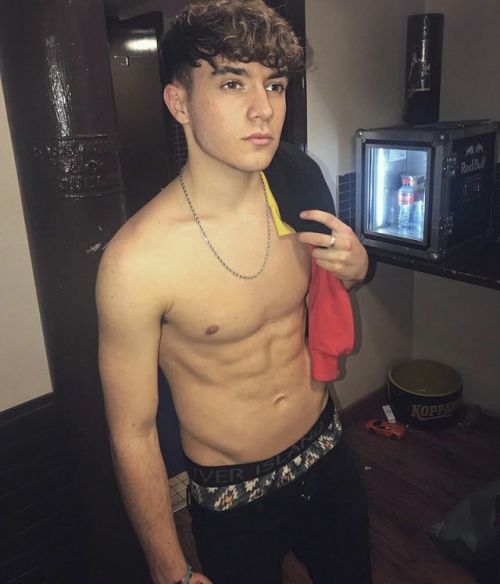 legitsagger:Rye Beaumont from the British boyband Roadtrip