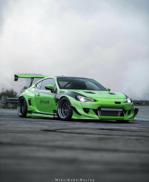 Toyota gt86 Rocket Bunny в дрифт