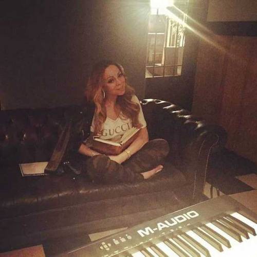 #mariahcarey is cooking up some new #Music for us.