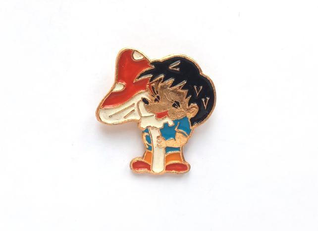 Hedgehog holding a mushroom - vintage enamel pin