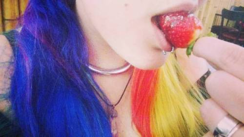 #strawberry #kiss in a #wild #lips #thatakitty #moretreats