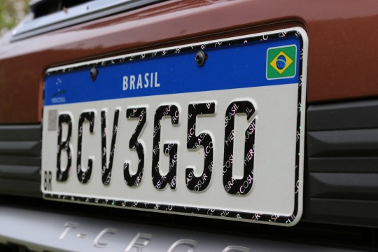Os proprietários de veículos podem optar por adotar a placa Mercosul. Entenda como ficarão os caracteres depois da mudança.