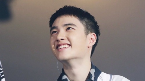 peachboydyo:Kyungsoo looking up at you (◍•ᴗ•◍)♡ ✧*。