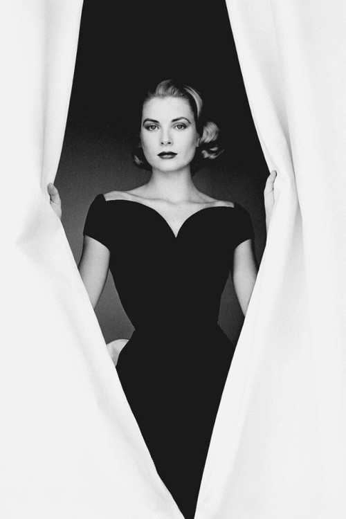 classic-hollywood-glam:Grace Kelly