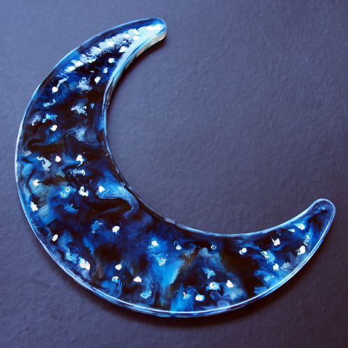 palepastelgoth: Blue Moon