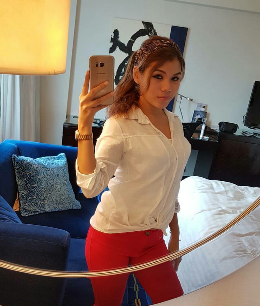 Ini dia gadis yang sedang rancak dishare gambarnya dalam Tumblr. Pramugari MH / model sambilan yang terbongkar gambarnya… Jangan kata abang tak payung. Kalau nak IG dia, tanya baik baik, mungkin abang bagi tau. REBLOG sampai lebam, jangan kasi...