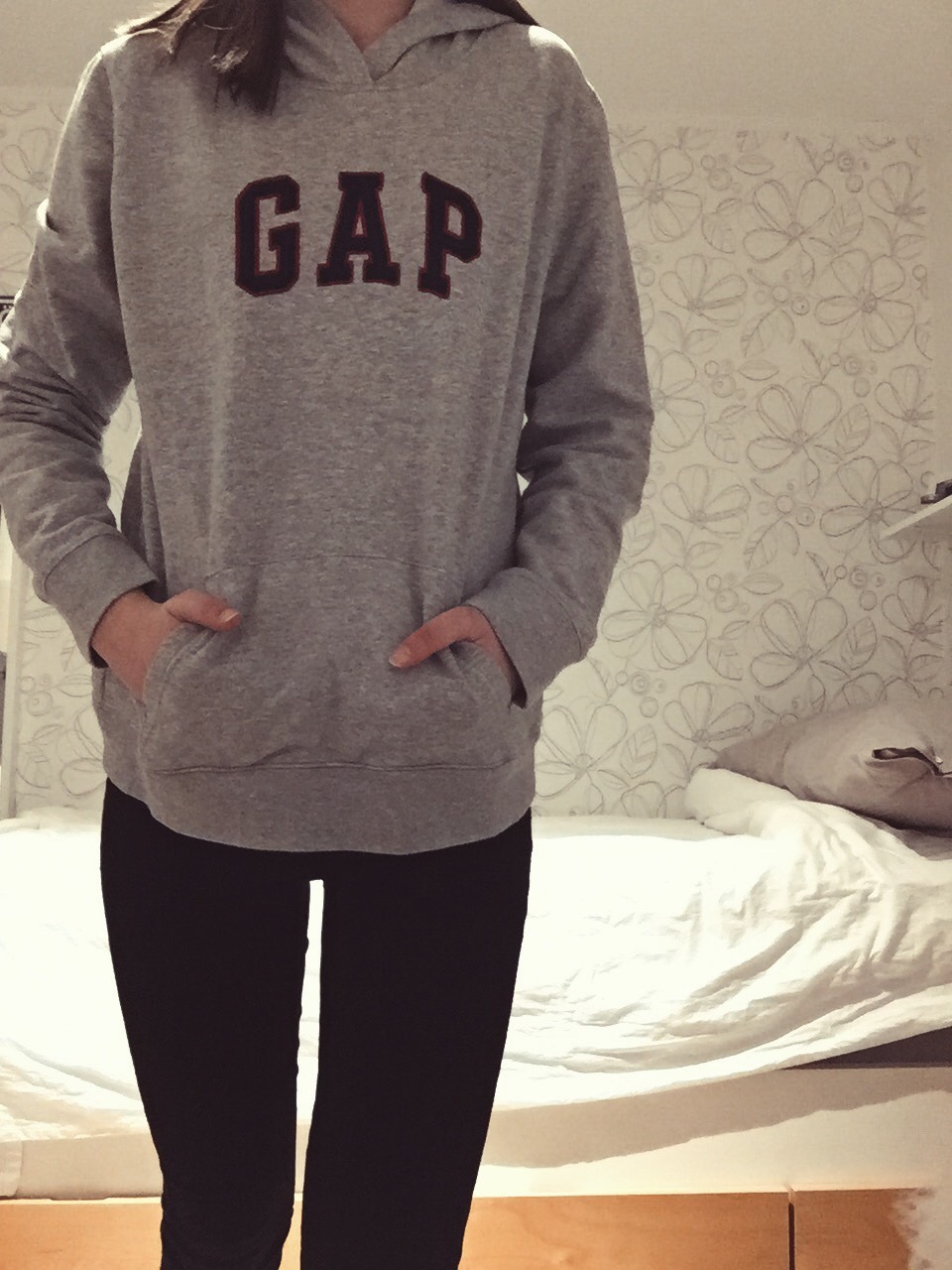 gap hoodie outfit