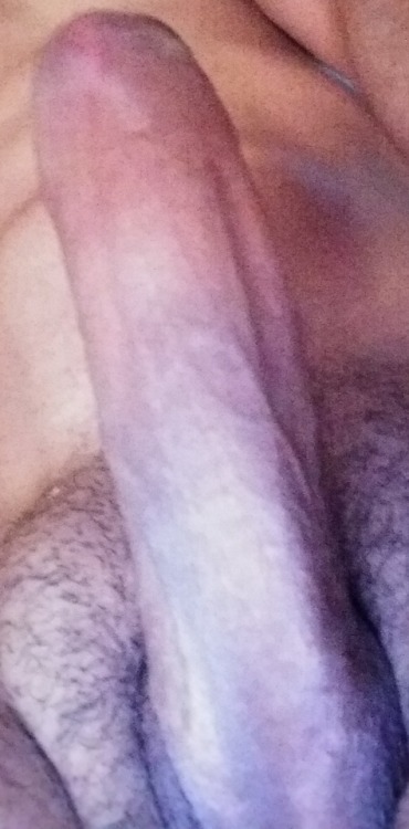 sunnyremsobey:Message me girls ;)