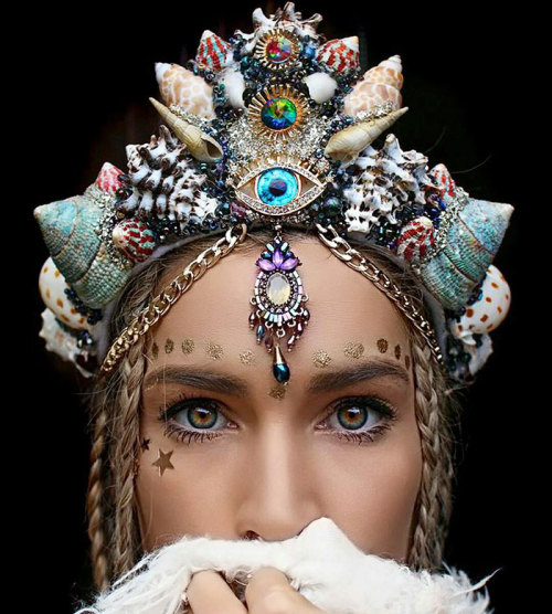 a-night-in-wonderland:Mermaid Sea Shell Crown by Chelsea...