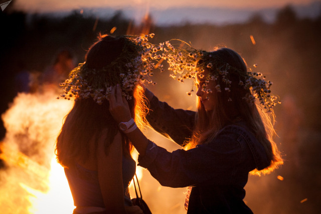 midsommar dance | Tumblr